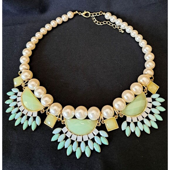 Faux Pearl and Jade Statement Necklace Adjustable Length 18" to 21" - Picture 1 of 4